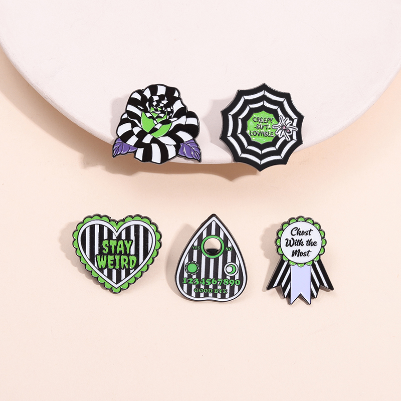 Chost With The Most Enamel Pin - đánh giá và giá Board Game Horror